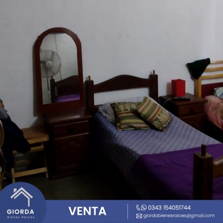 VENDE: Casa tres dormitorios calle Primero de mayo y Los Jacarandaes