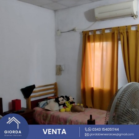 VENDE: Casa tres dormitorios calle Primero de mayo y Los Jacarandaes