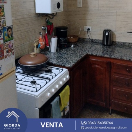 VENDE: Casa tres dormitorios calle Primero de mayo y Los Jacarandaes