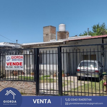 VENDE: Casa tres dormitorios calle Primero de mayo y Los Jacarandaes