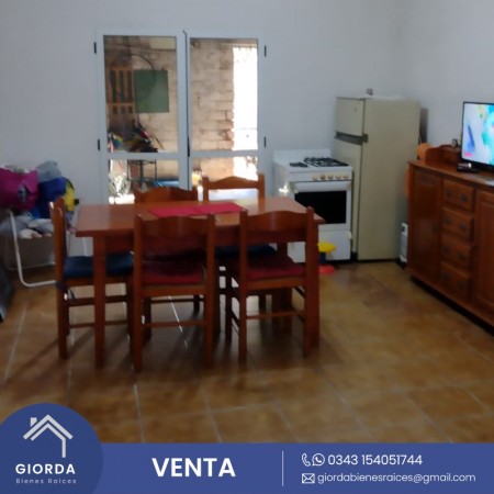 VENDE: Casa tres dormitorios calle Primero de mayo y Los Jacarandaes