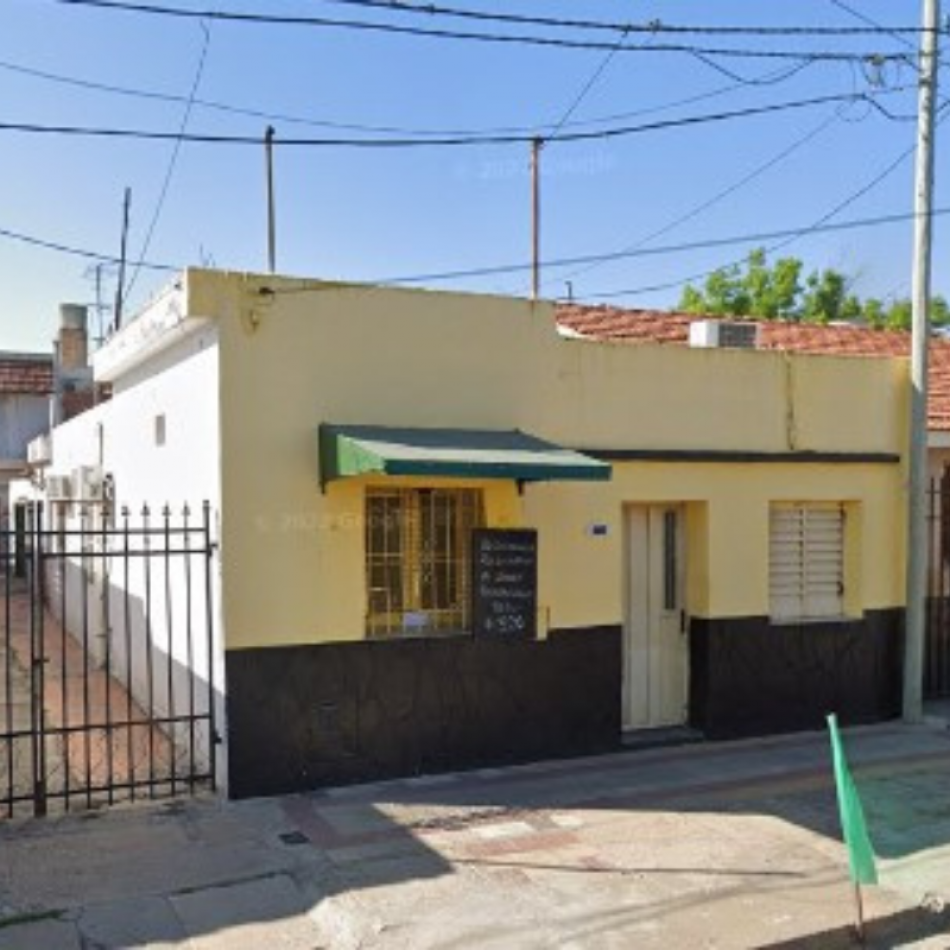 VENDE: Casa calle Los Talas,  tres dormitorios