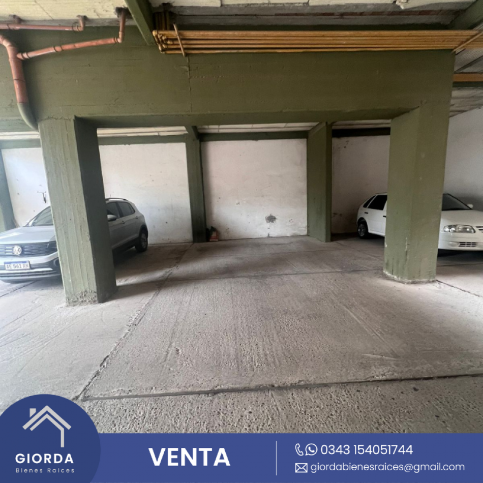 VENDE: Cochera centrica cubierta