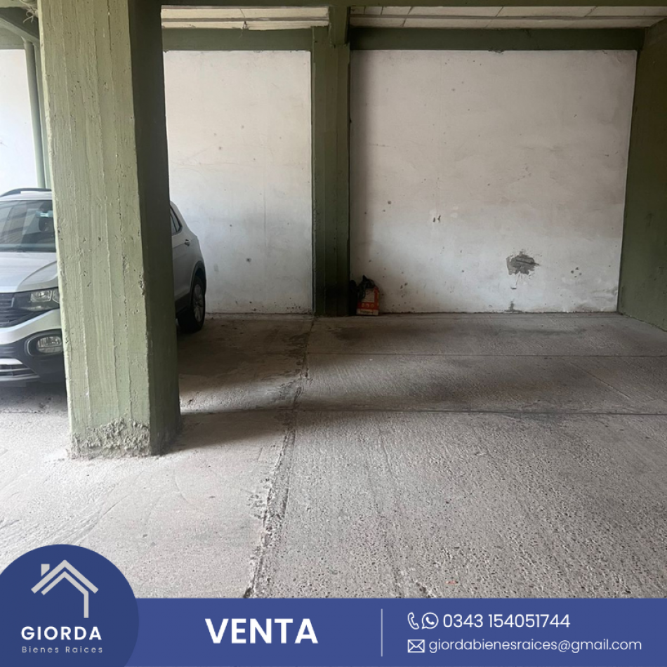 VENDE: Cochera centrica cubierta