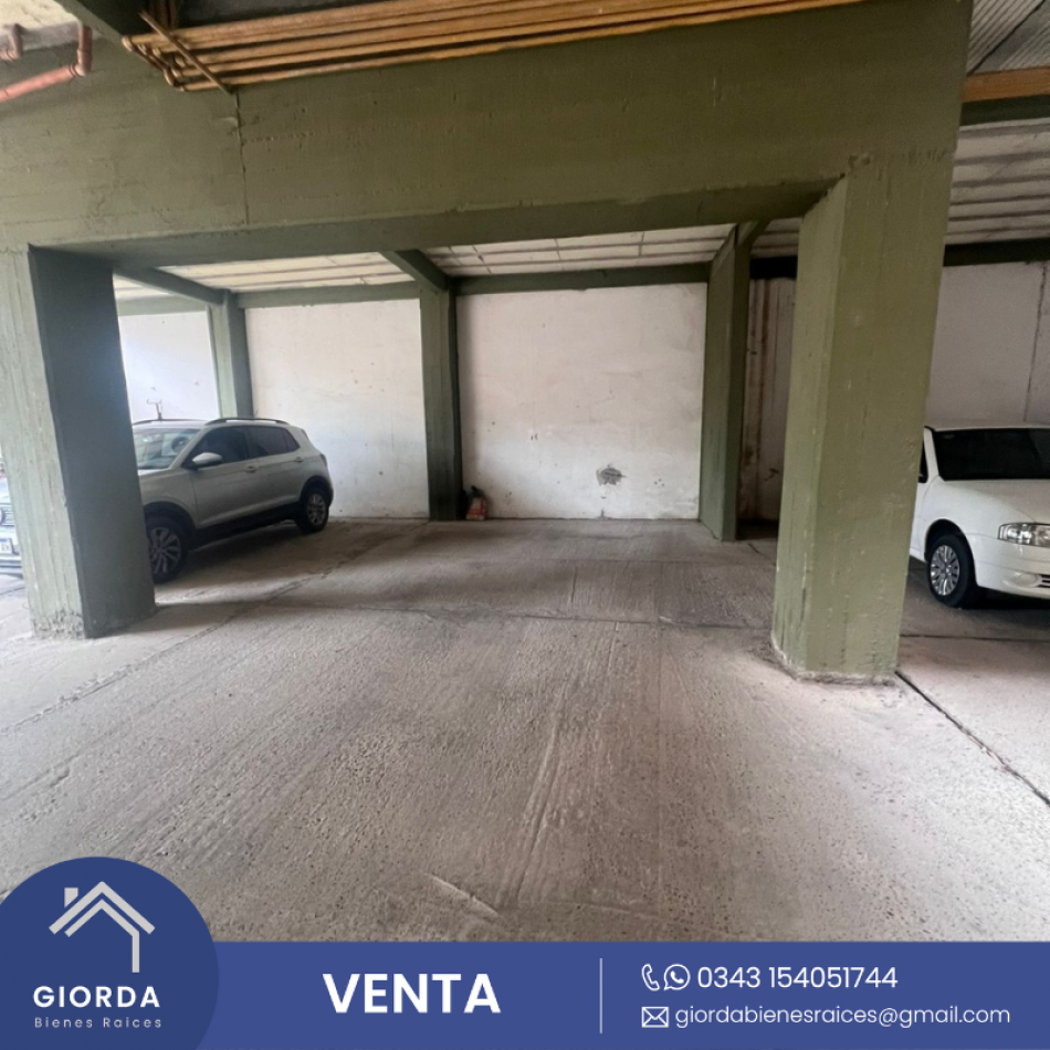 VENDE: Cochera centrica cubierta