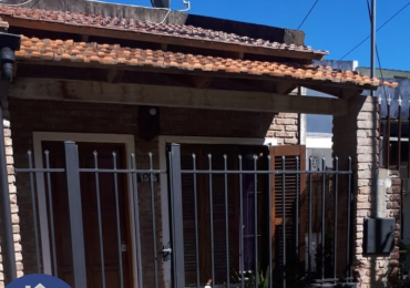 VENDE: Casa calle Cnel. Uzin, tres dormitorios