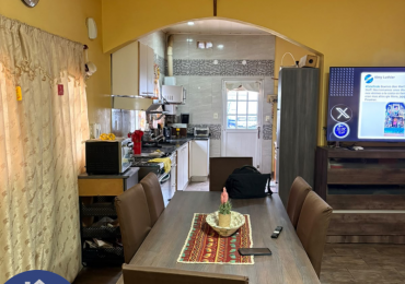 ALQUILA: Casa calle Ñandubay, dos dormitorios