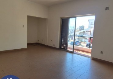 VENDE: Casa en planta alta, ideal para quienes buscan espacio y comodidad 